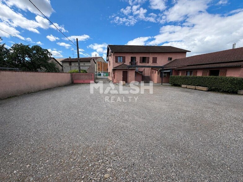 Local commercial dans La Verpillière à vendre - Photo de l’immeuble – Image 3 sur 10