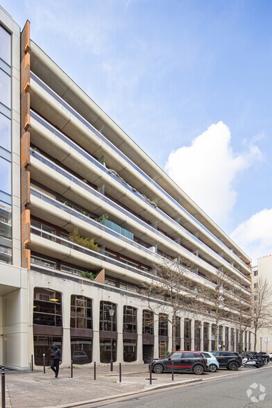 Immeuble residentiel dans Paris à vendre - Photo principale – Image 1 sur 2