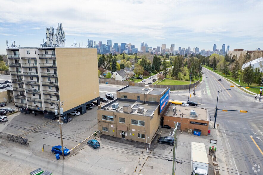 1026 16th Ave NW, Calgary, AB à louer - Aérien – Image 3 sur 8