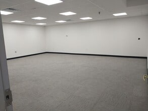 82-11 37th Ave, Jackson Heights, NY à louer Photo intérieure– Image 2 sur 4