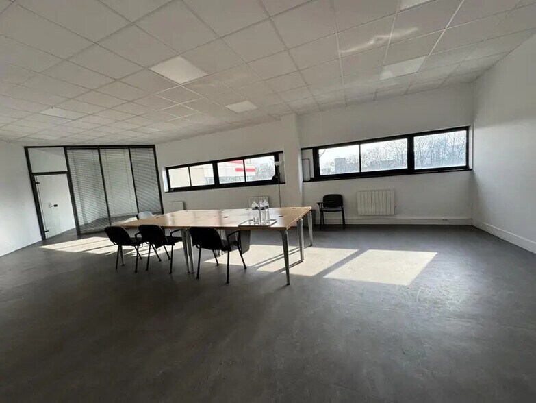 Bureau dans Saint-Denis à louer - Photo intérieure – Image 2 sur 13