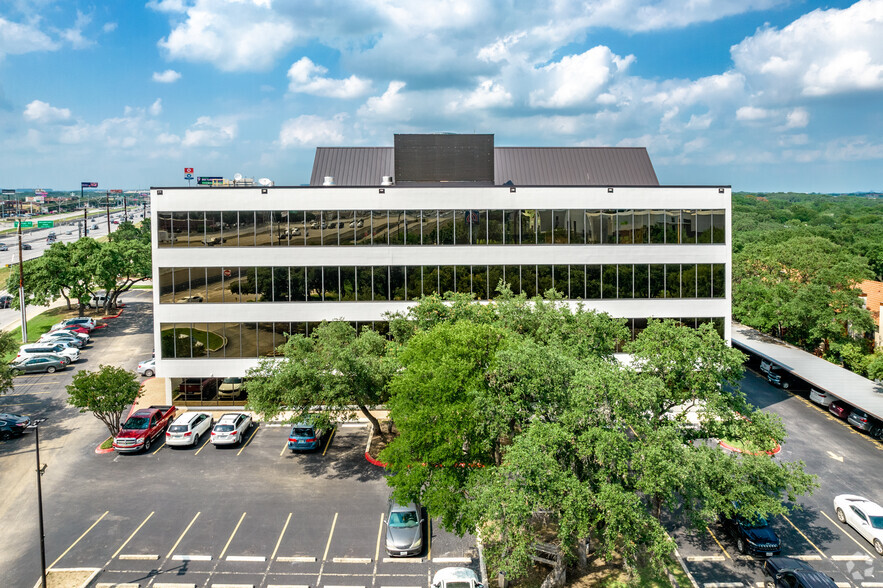 15600 San Pedro Ave, San Antonio, TX à louer - Photo de l’immeuble – Image 2 sur 10
