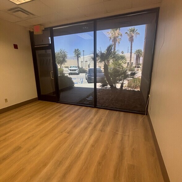46341 Commerce St, Indio, CA à louer - Photo de l’immeuble – Image 2 sur 17