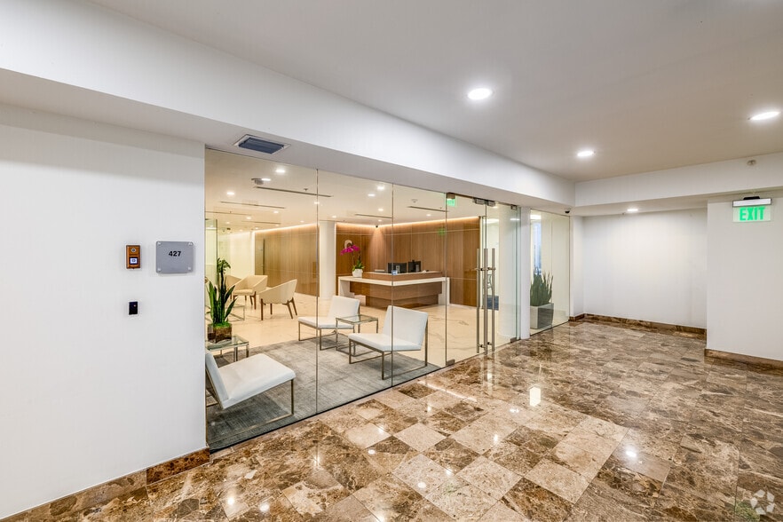 780-782 NW 42nd Ave, Miami, FL à louer - Photo intérieure – Image 2 sur 25