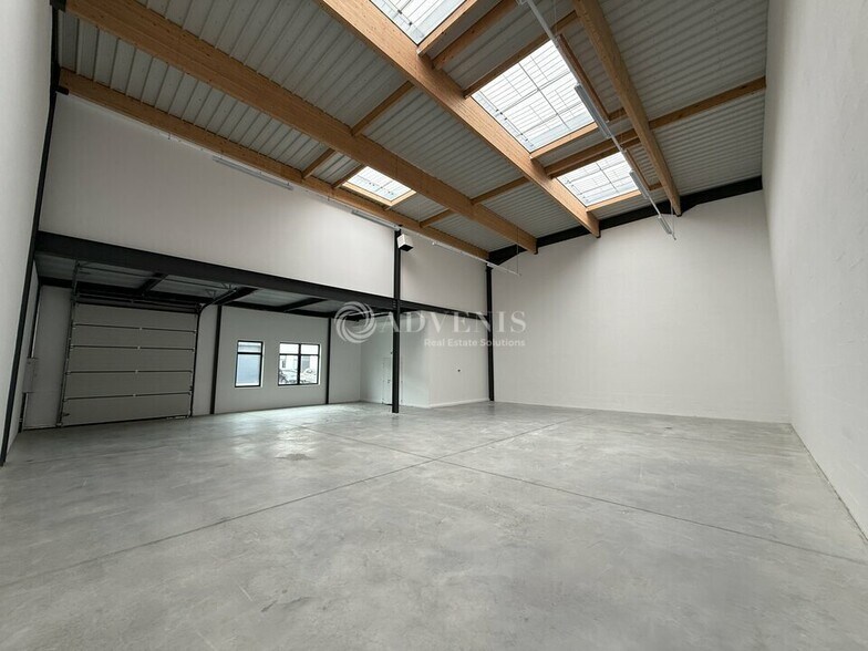 555 Avenue Marguerite Perey, Lieusaint à vendre - Photo intérieure – Image 2 sur 7