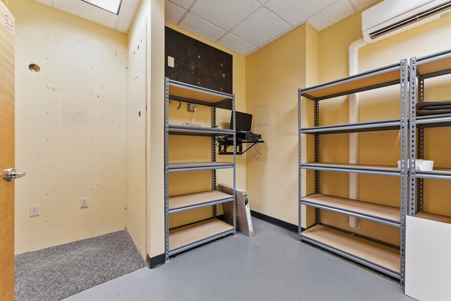 460 Newton St, South Hadley, MA à vendre - Photo intérieure – Image 3 sur 18