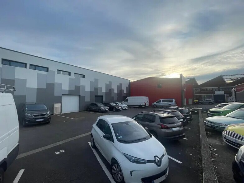 Local d’activités dans Argenteuil à louer - Photo de l’immeuble – Image 2 sur 10