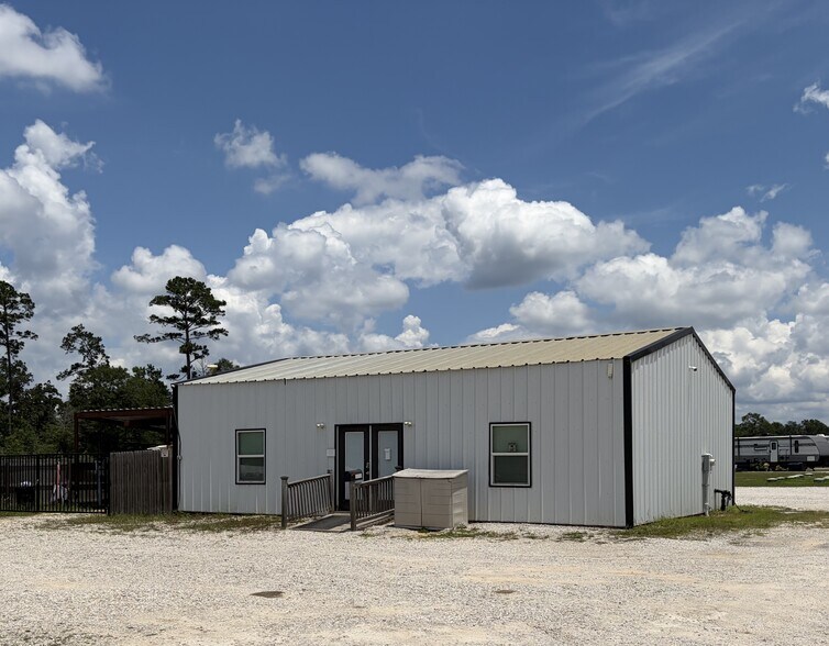 1222 Jeffcote Road, Conroe, TX à vendre - Photo de l’immeuble – Image 3 sur 8