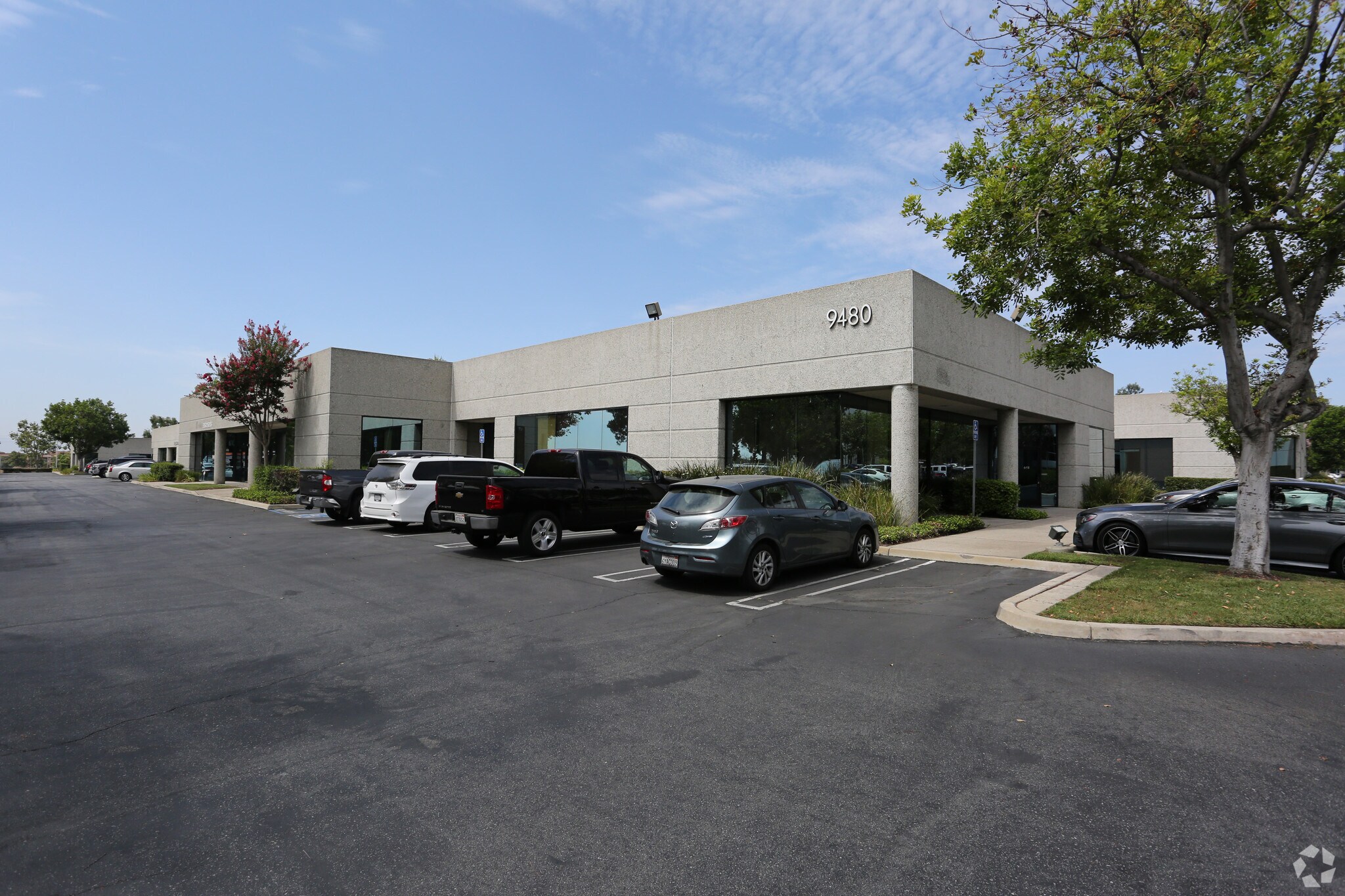 9480 Utica Ave, Rancho Cucamonga, CA à louer Photo de l’immeuble– Image 1 sur 5