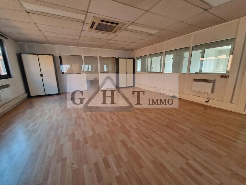Bureau dans Bobigny à louer - Photo de l’immeuble – Image 1 sur 5