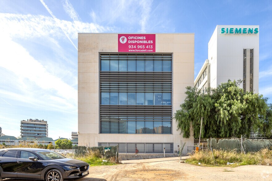 Carrer de Lluís Muntadas, 5, Cornellà de Llobregat, Barcelona à louer - Photo principale – Image 1 sur 3