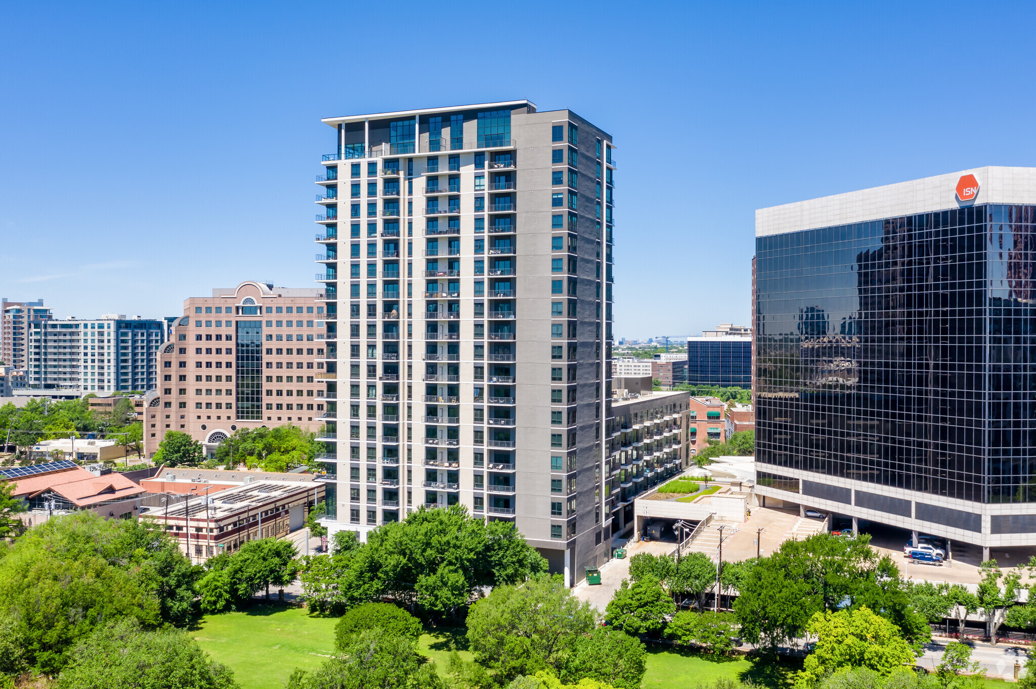 3200 McKinney Ave, Dallas, TX à louer Photo principale– Image 1 sur 77