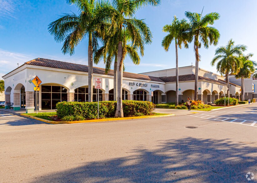 2301-2551 E Hallandale Beach Blvd, Hallandale Beach, FL à louer - Photo de l’immeuble – Image 2 sur 13