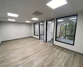 910 W San Marcos Blvd, San Marcos, CA à louer Photo intérieure– Image 2 sur 9