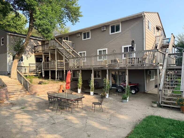 2212 Okoboji Ave, Milford, IA à vendre - Photo principale – Image 1 sur 7