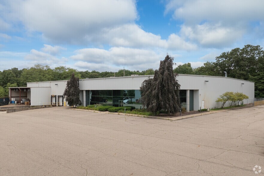 4850 & 4870 E. Fulton St. portefeuille de 2 biens à vendre sur LoopNet.fr - Photo principale – Image 2 sur 2