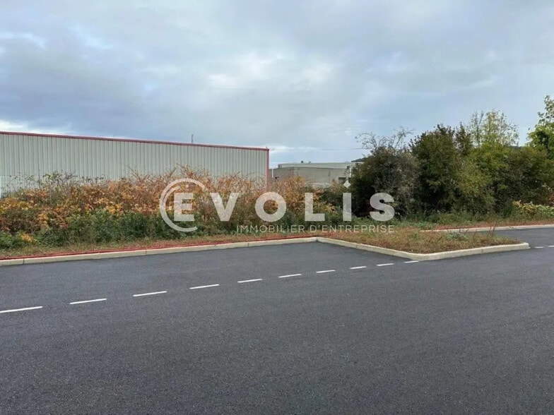 225 Avenue Des Marronniers, Bourgoin-Jallieu à louer - Photo de l’immeuble – Image 3 sur 21