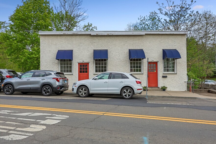 301 Valley Rd, Cos Cob, CT à vendre - Photo de l’immeuble – Image 2 sur 28