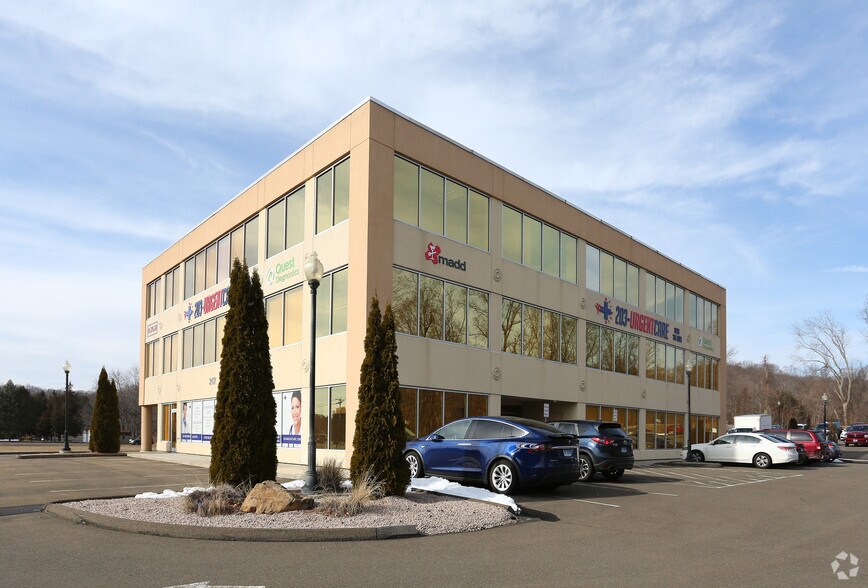 317 Foxon Rd, East Haven, CT à louer - Photo de l’immeuble – Image 3 sur 31