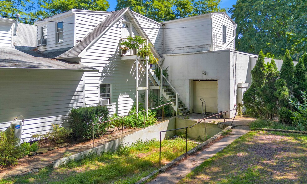 7 Canal St, Center Moriches, NY à vendre - Photo de l’immeuble – Image 3 sur 8