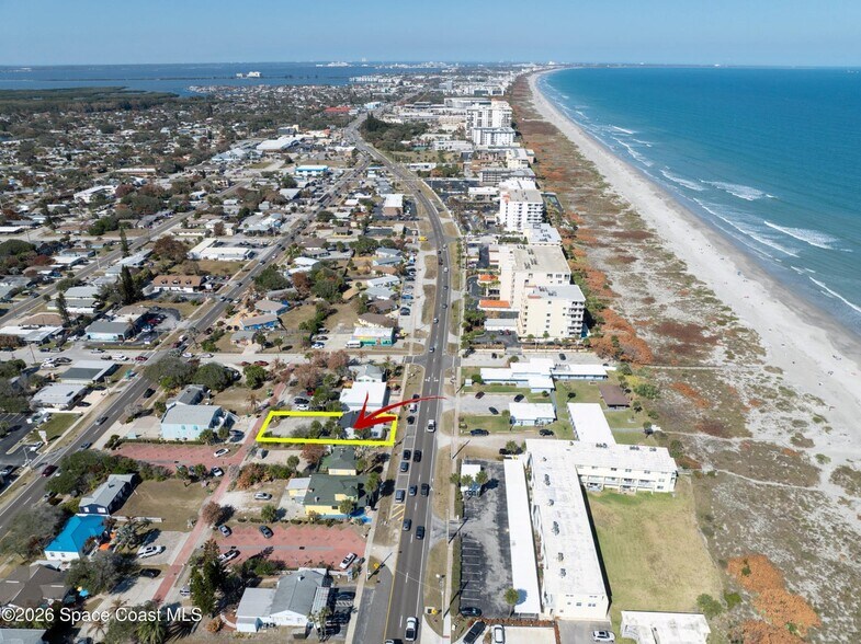 158 N Atlantic Ave, Cocoa Beach, FL à louer - Photo de l’immeuble – Image 3 sur 16
