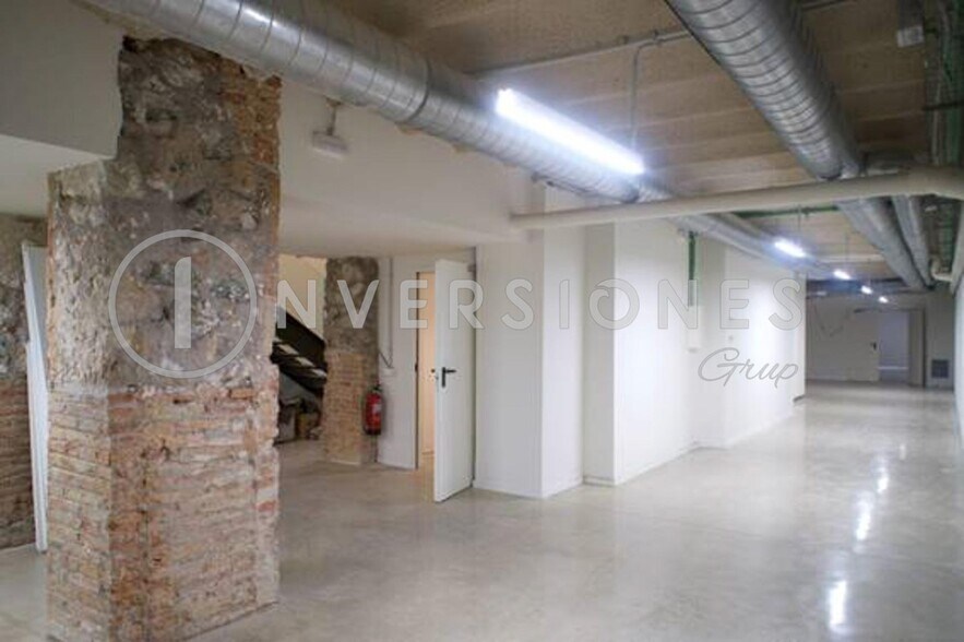 Bureaux/Local commercial dans Barcelone, Barcelona à louer - Photo de l’immeuble – Image 2 sur 4