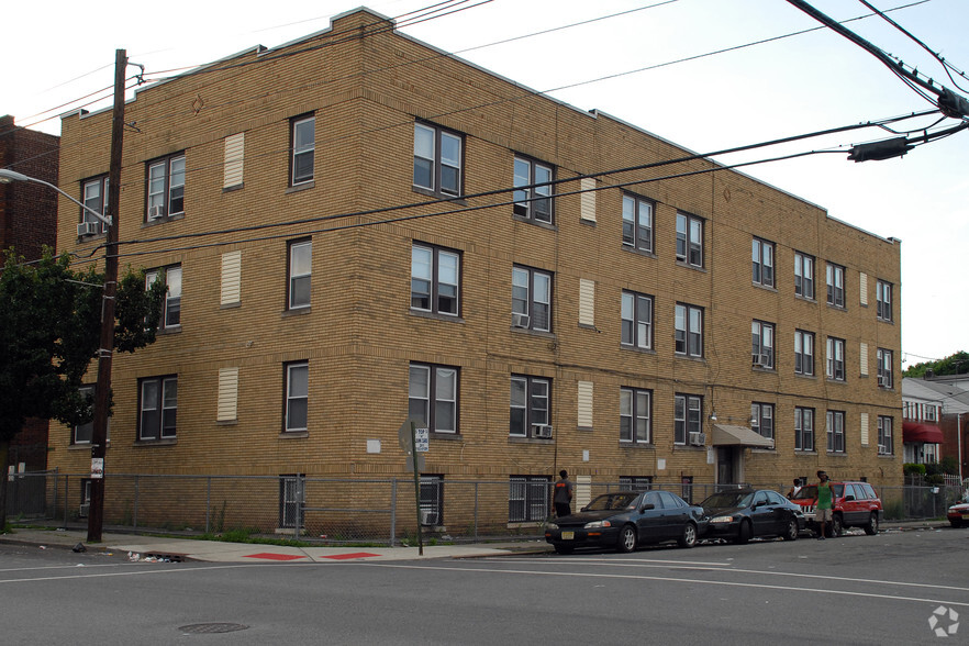 420 E 26th St, Paterson, NJ à vendre - Photo de l’immeuble – Image 3 sur 3