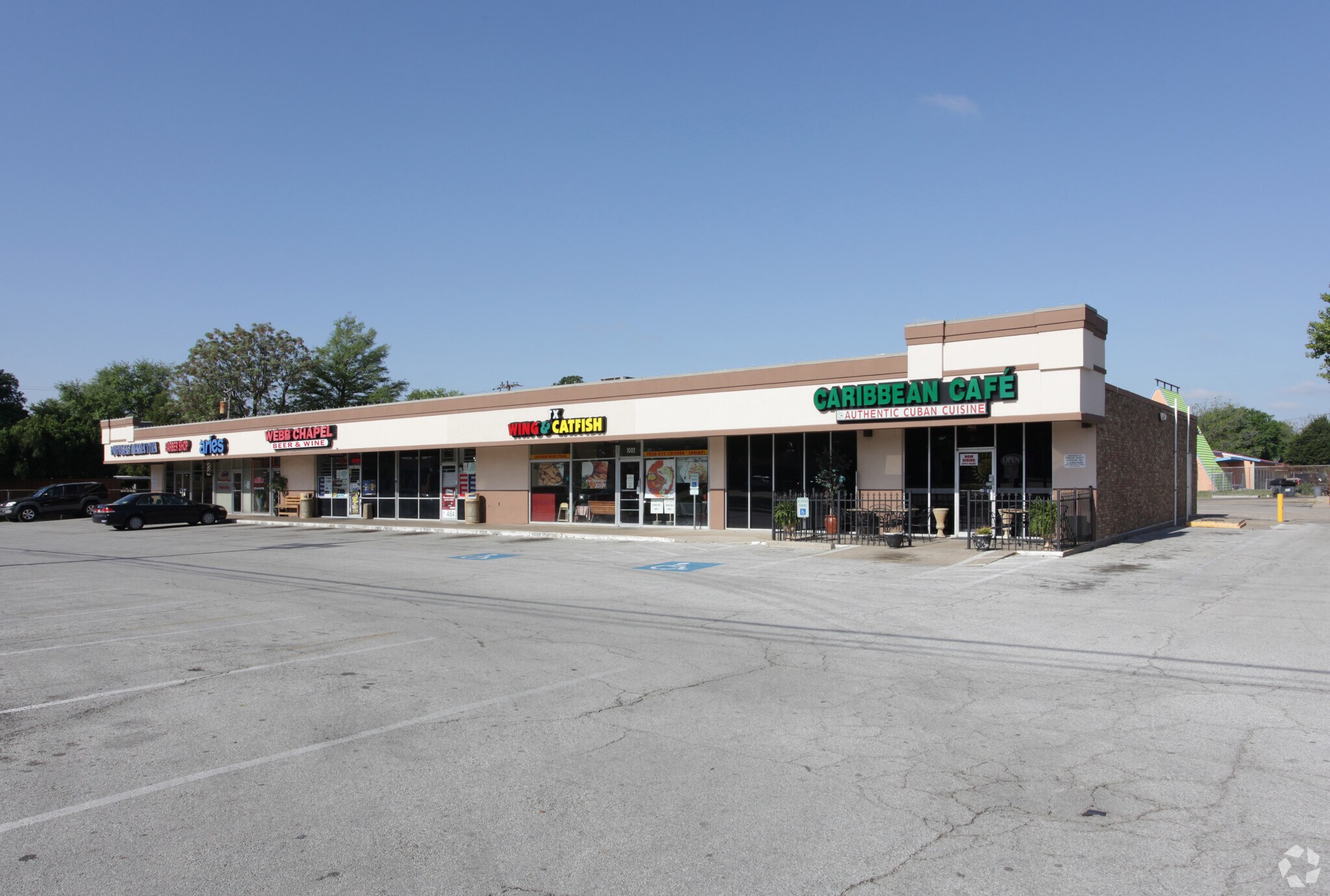 1000-1012 Webb Chapel Rd, Carrollton, TX à louer Photo principale– Image 1 sur 6