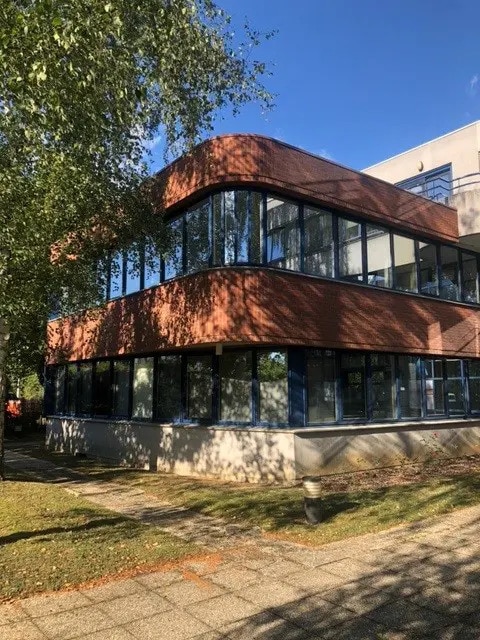 Bureau dans Montigny-le-Bretonneux à vendre Photo de l’immeuble– Image 1 sur 10
