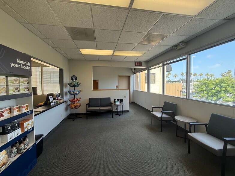 5512-5518 Britton Dr, Long Beach, CA à louer - Photo de l’immeuble – Image 3 sur 10