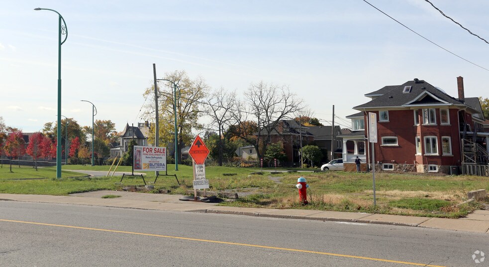 5319 Victoria Ave, Niagara Falls, ON à vendre - Photo de l’immeuble – Image 2 sur 2