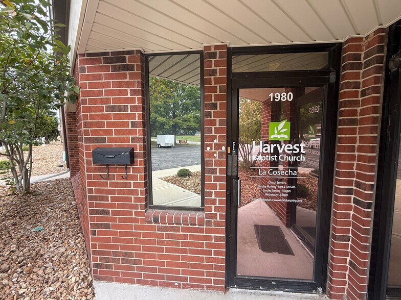 1980-1986 NW Copper Oaks Cir, Blue Springs, MO à vendre - Photo de l’immeuble – Image 1 sur 12