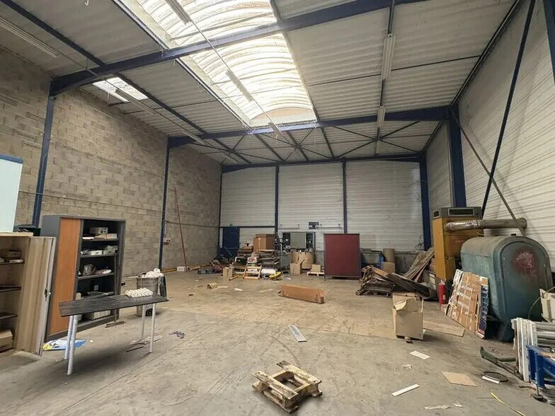 Local d'activités dans Colombier-Saugnieu à vendre - Photo de l’immeuble – Image 2 sur 5