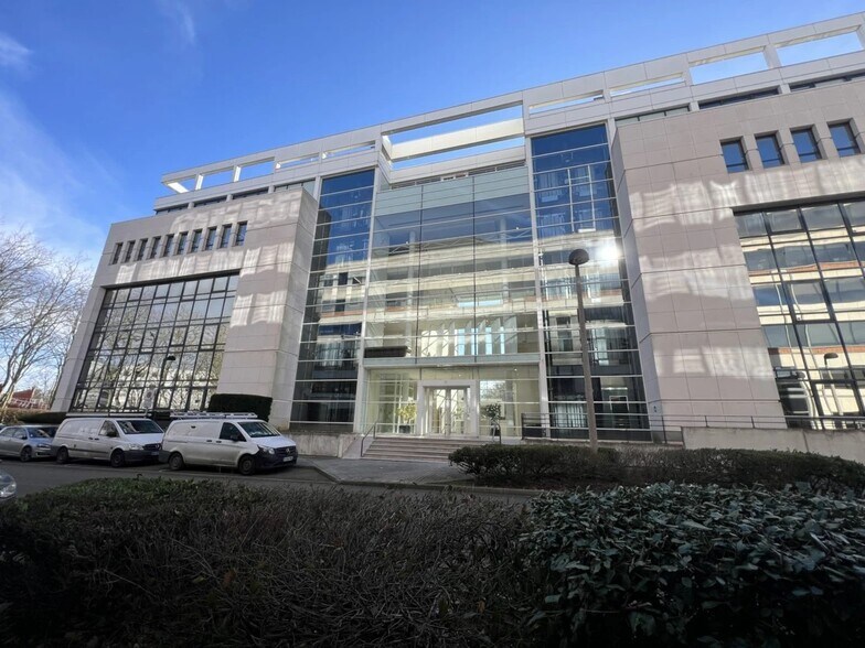 7 Avenue Du 8 Mai 1945, Guyancourt à louer - Photo de l’immeuble – Image 2 sur 6