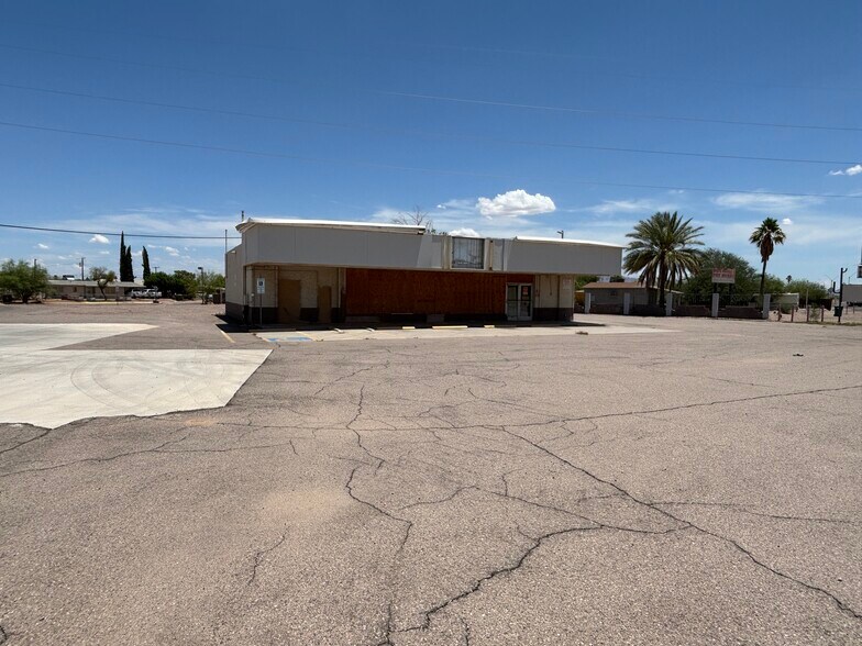 612 W Frontier St, Eloy, AZ à louer - Photo de l’immeuble – Image 1 sur 11