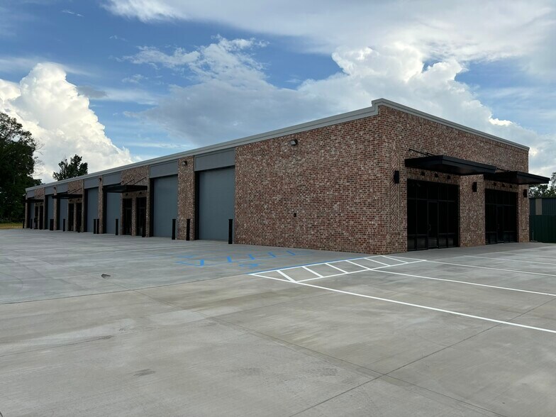 230 Casey's Ln, Flowood, MS à louer - Photo de l’immeuble – Image 3 sur 26
