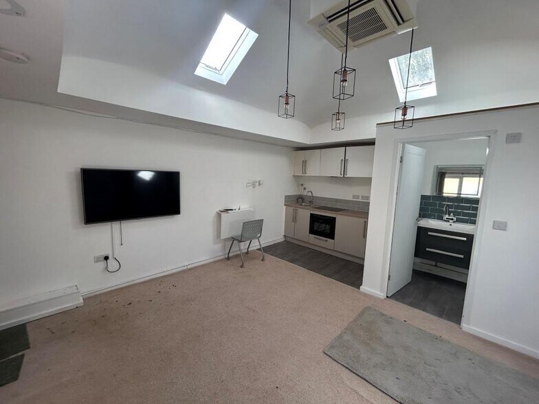 163B Phelipps Rd, Corfe Mullen à vendre - Photo de l’immeuble – Image 3 sur 7