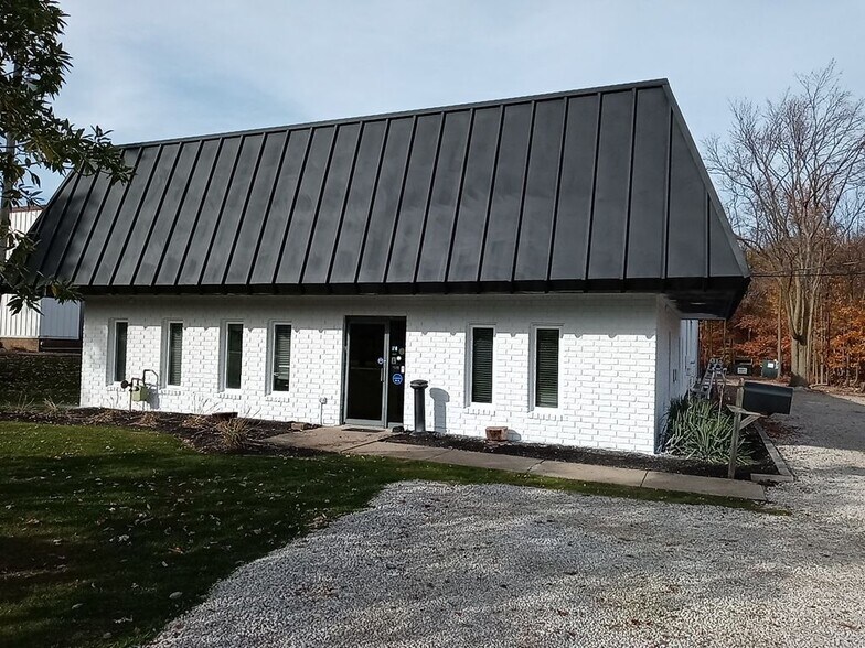 2077 Midway Dr, Twinsburg, OH à louer - Photo de l’immeuble – Image 2 sur 12