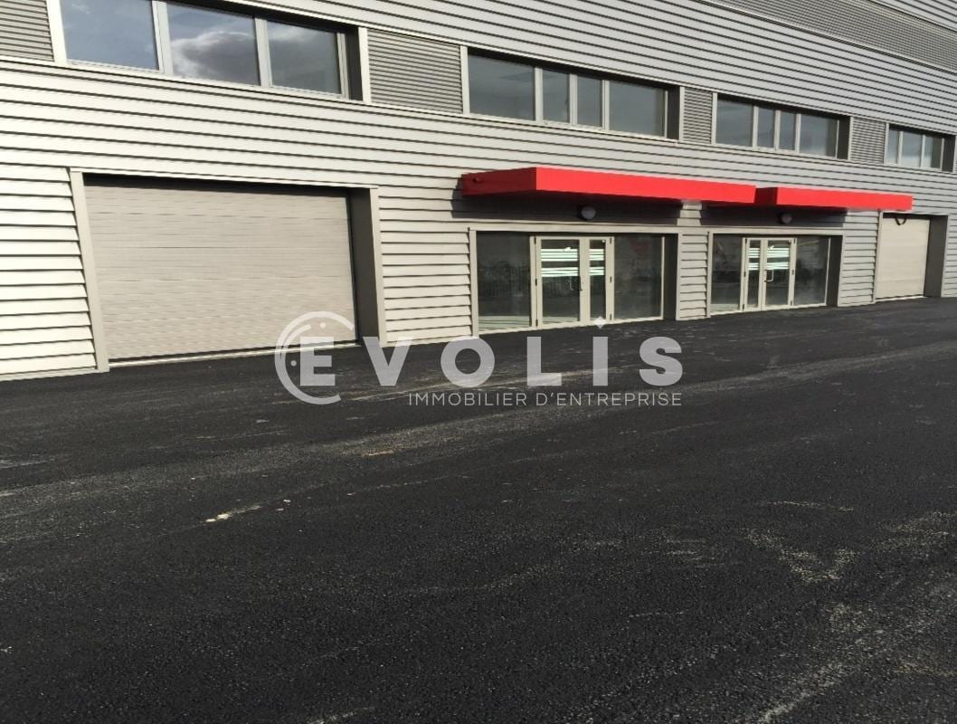 Local d’activités dans Villeneuve-la-Garenne à louer Photo de l’immeuble– Image 1 sur 13
