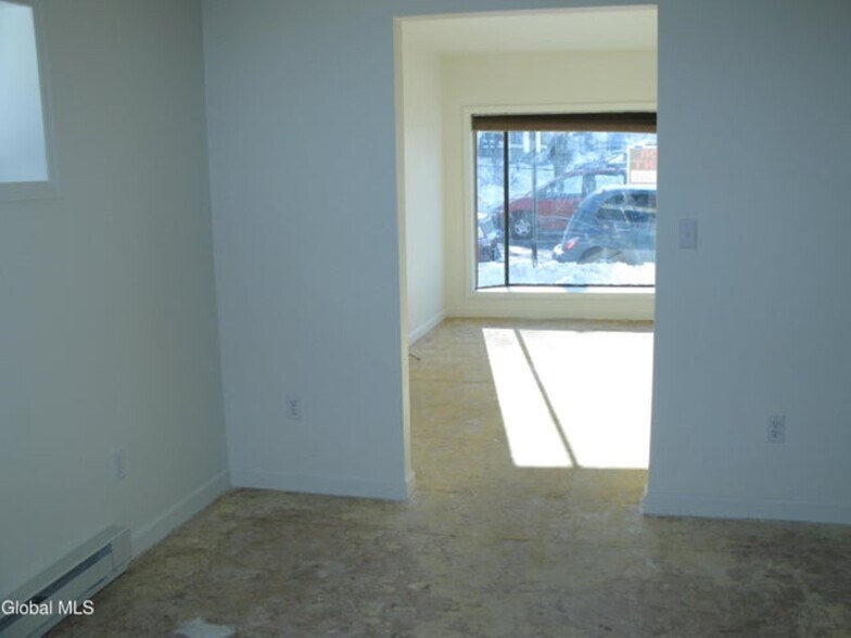 76 Front St, Ballston Spa, NY à louer - Photo de l’immeuble – Image 2 sur 10