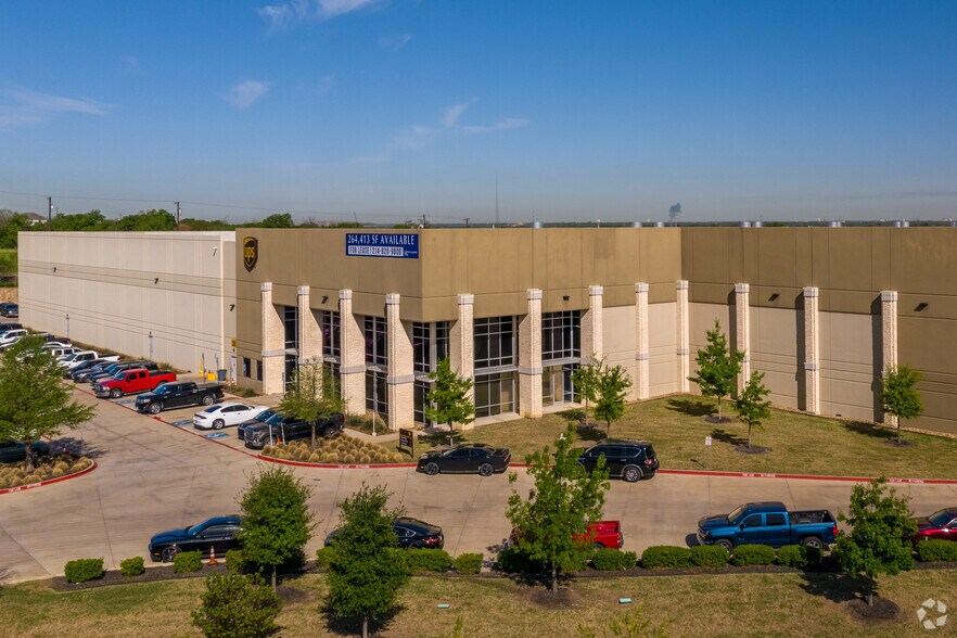 4495 Dfw Tpke, Dallas, TX à louer - Photo principale – Image 1 sur 4