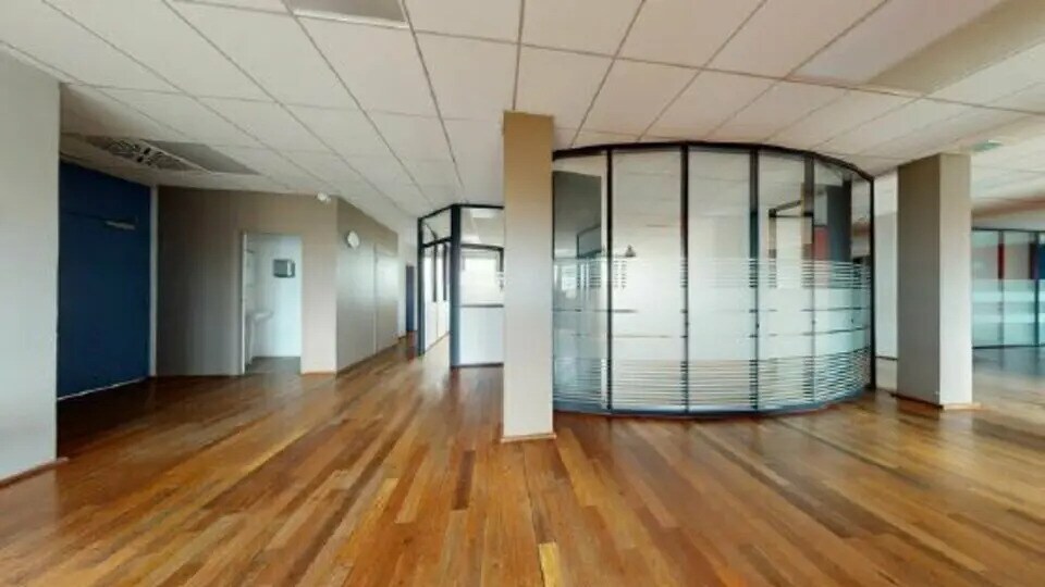 Bureau dans Écully à louer - Photo de l’immeuble – Image 2 sur 9