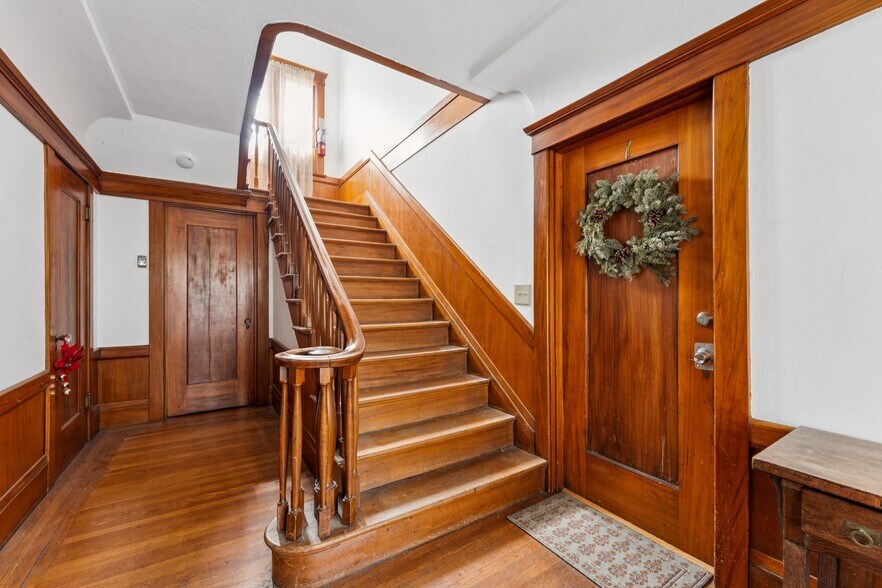 506-508 Valle Vista Ave, Oakland, CA à vendre - Hall d’entrée – Image 3 sur 7