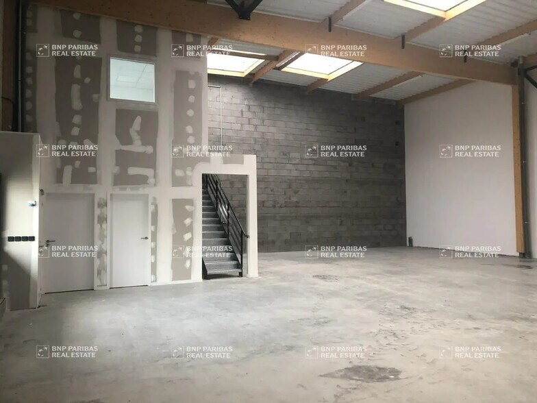 Local d’activités dans Rennes à louer - Photo de l’immeuble – Image 2 sur 7