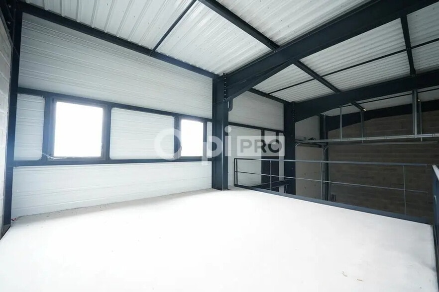 Local d'activités dans Saint-Vulbas à vendre - Photo intérieure – Image 2 sur 12