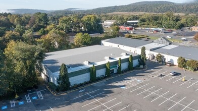 129-145 Danbury Rd, New Milford, CT à louer Photo intérieure– Image 2 sur 32