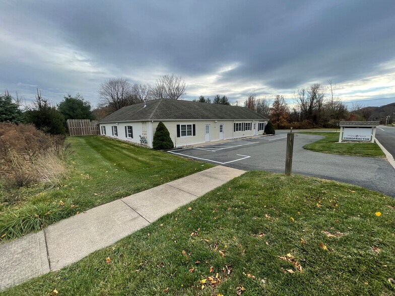 420 County Road 513, Califon, NJ à vendre - Photo de l’immeuble – Image 3 sur 8