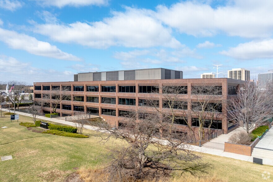 1200 Jorie Blvd, Oak Brook, IL à louer - Photo principale – Image 1 sur 24