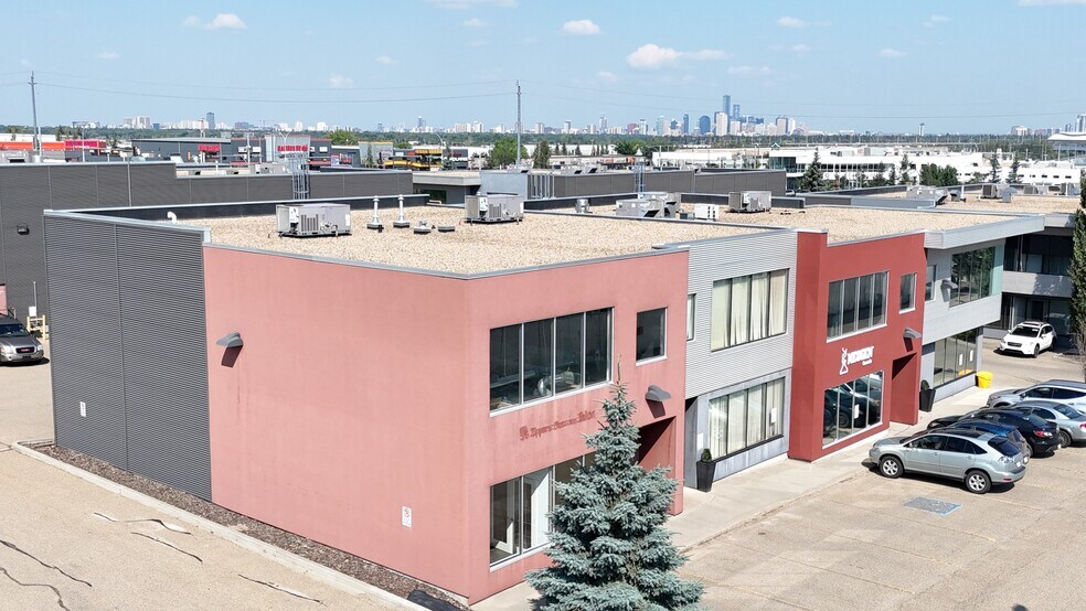 7327 Roper Rd NW, Edmonton, AB à louer - Photo de l’immeuble – Image 3 sur 5