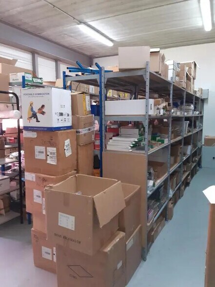 Local d’activités dans Champs-sur-Marne à louer - Photo de l’immeuble – Image 2 sur 13